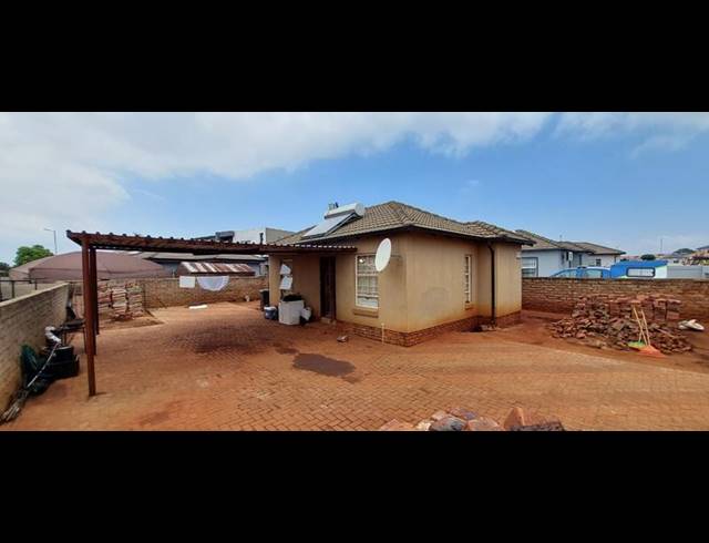 2 BEDROOM HOUSE FOR SALE IN THE ORCHARDS